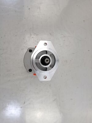 Bomba de engranajes hidráulica 12+12+12 10T L Materiales de aleación de hierro y aluminio Suministro de fábrica de maquinaria de construcción Piezas de repuesto hidráulicas