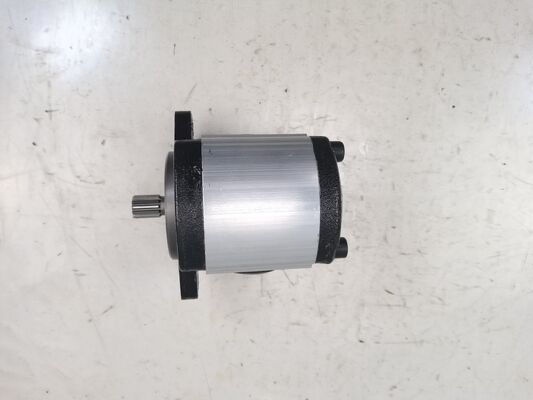 Personalice la bomba de engranajes hidráulica 1511 379 032 con 13 dientes 32 cc 36 cc 46 cc Flujo de velocidad Bomba de engranajes de aceite de hierro fundido para equipos pesados ​​de construcción